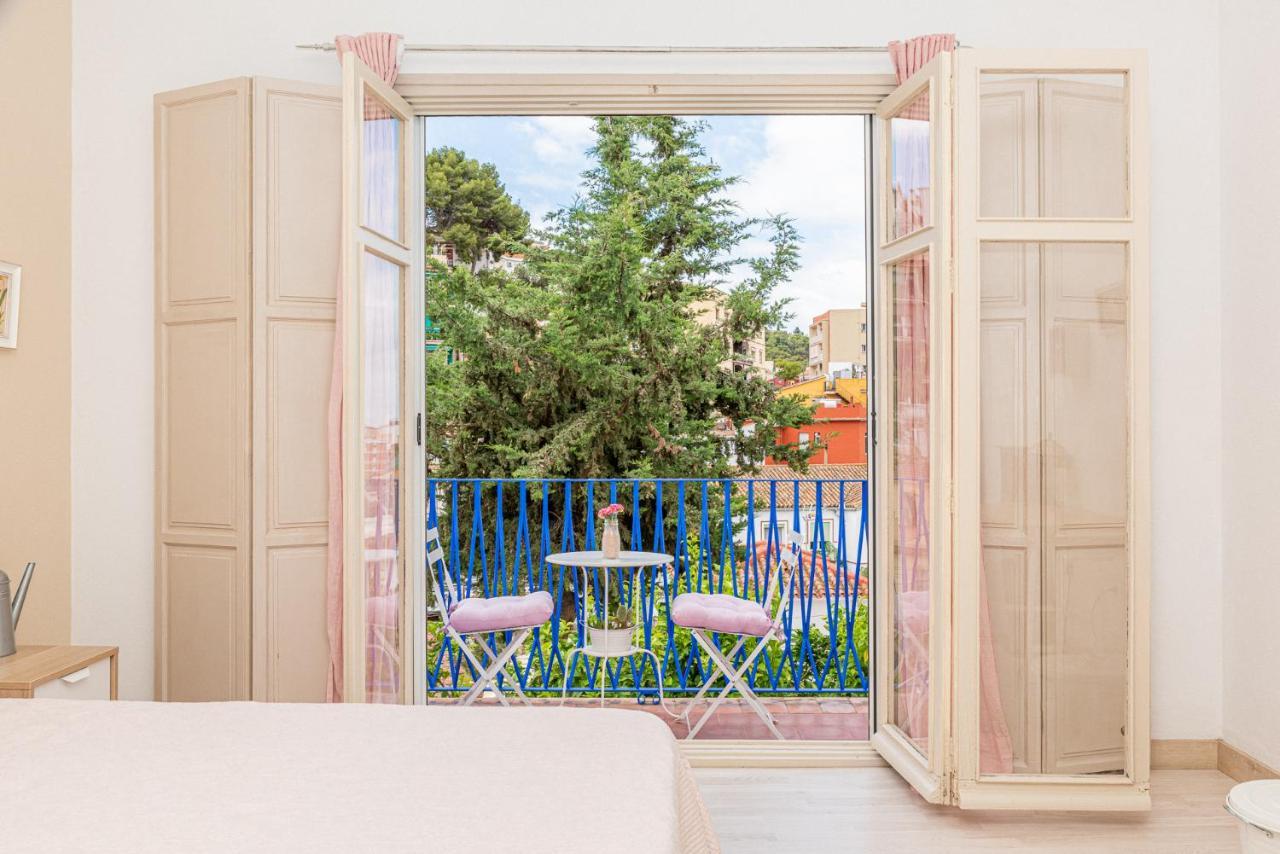 Blue Castle Guesthouse Malaga Exterior photo