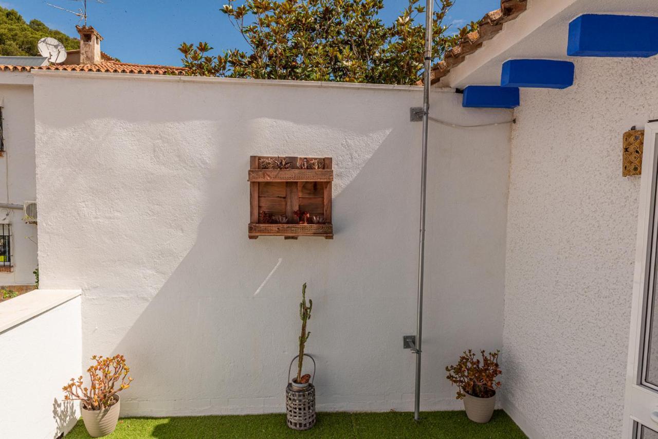 Blue Castle Guesthouse Malaga Exterior photo