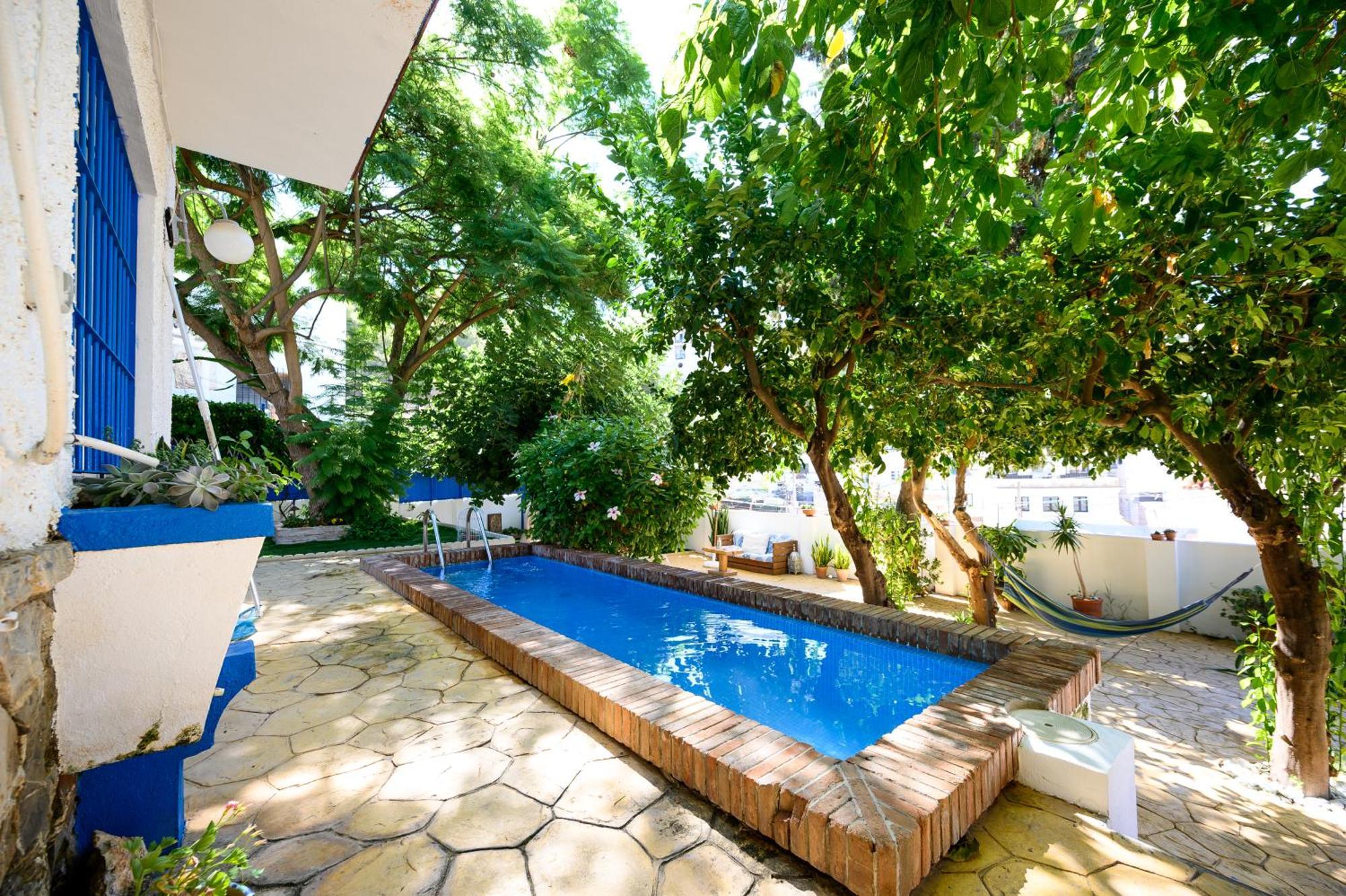 Blue Castle Guesthouse Malaga Exterior photo