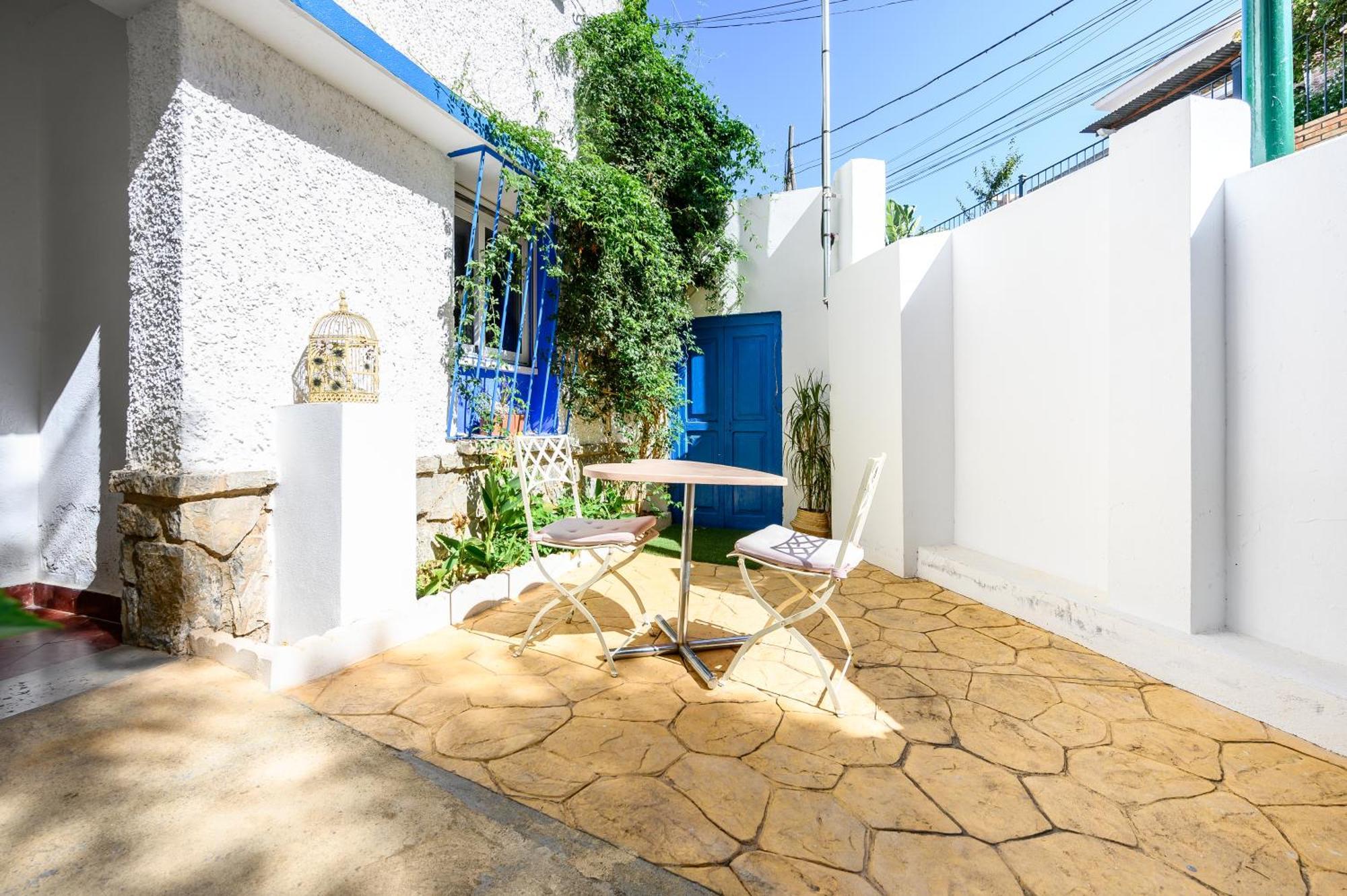 Blue Castle Guesthouse Malaga Exterior photo