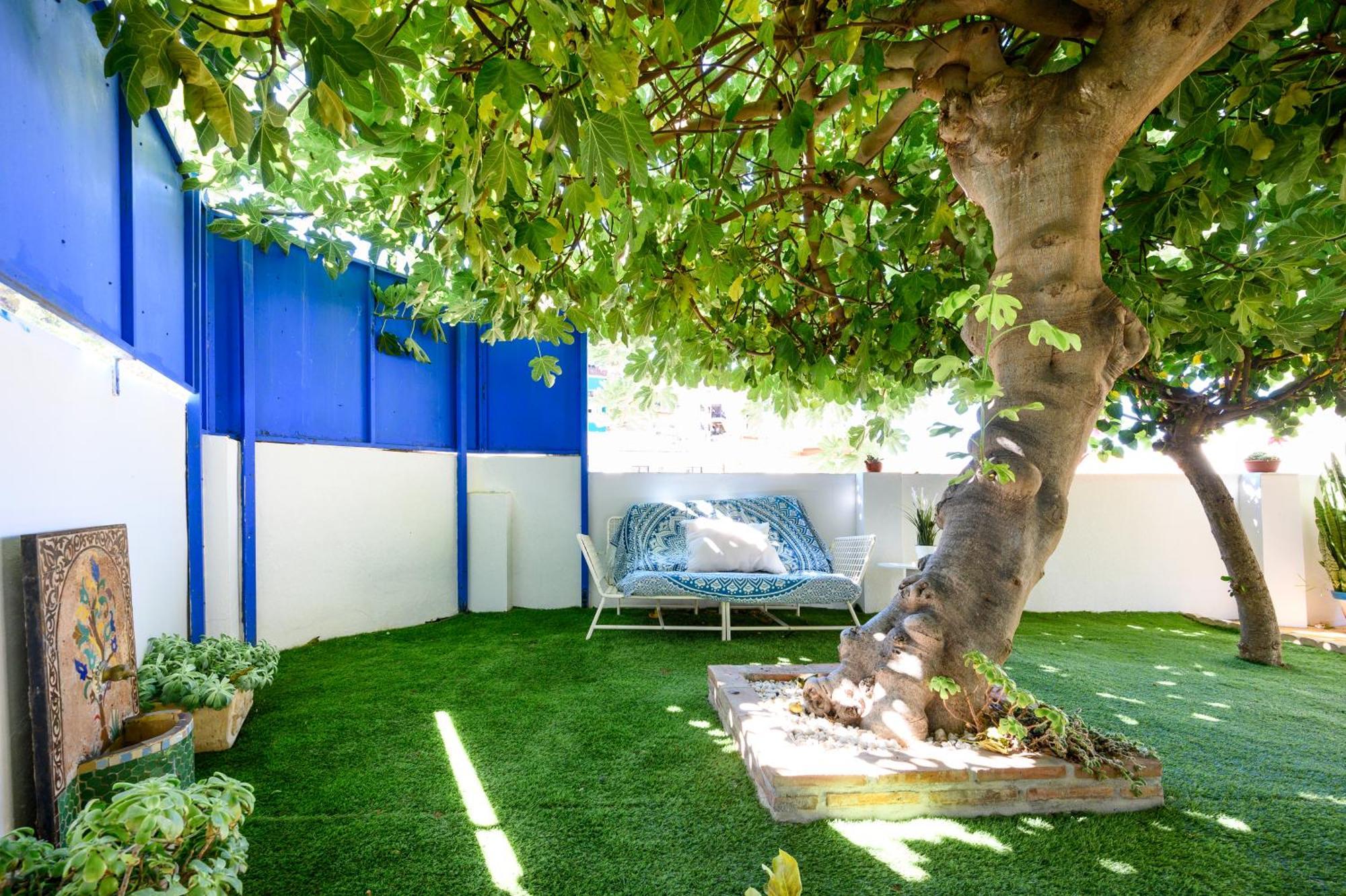 Blue Castle Guesthouse Malaga Exterior photo